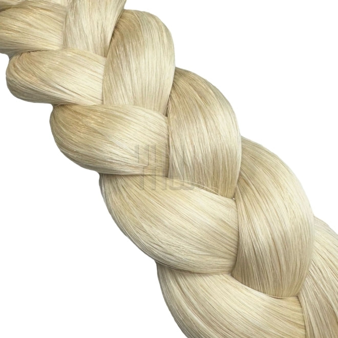 #60 Hellblond ist ein sehr heller Blondton, der etwas heller als 613 Platinblond wirkt. Die Farbe ist natürlich hellblond mit einem leichten, weichen Warmton (minimaler Gelbstich), aber nicht stark goldig.