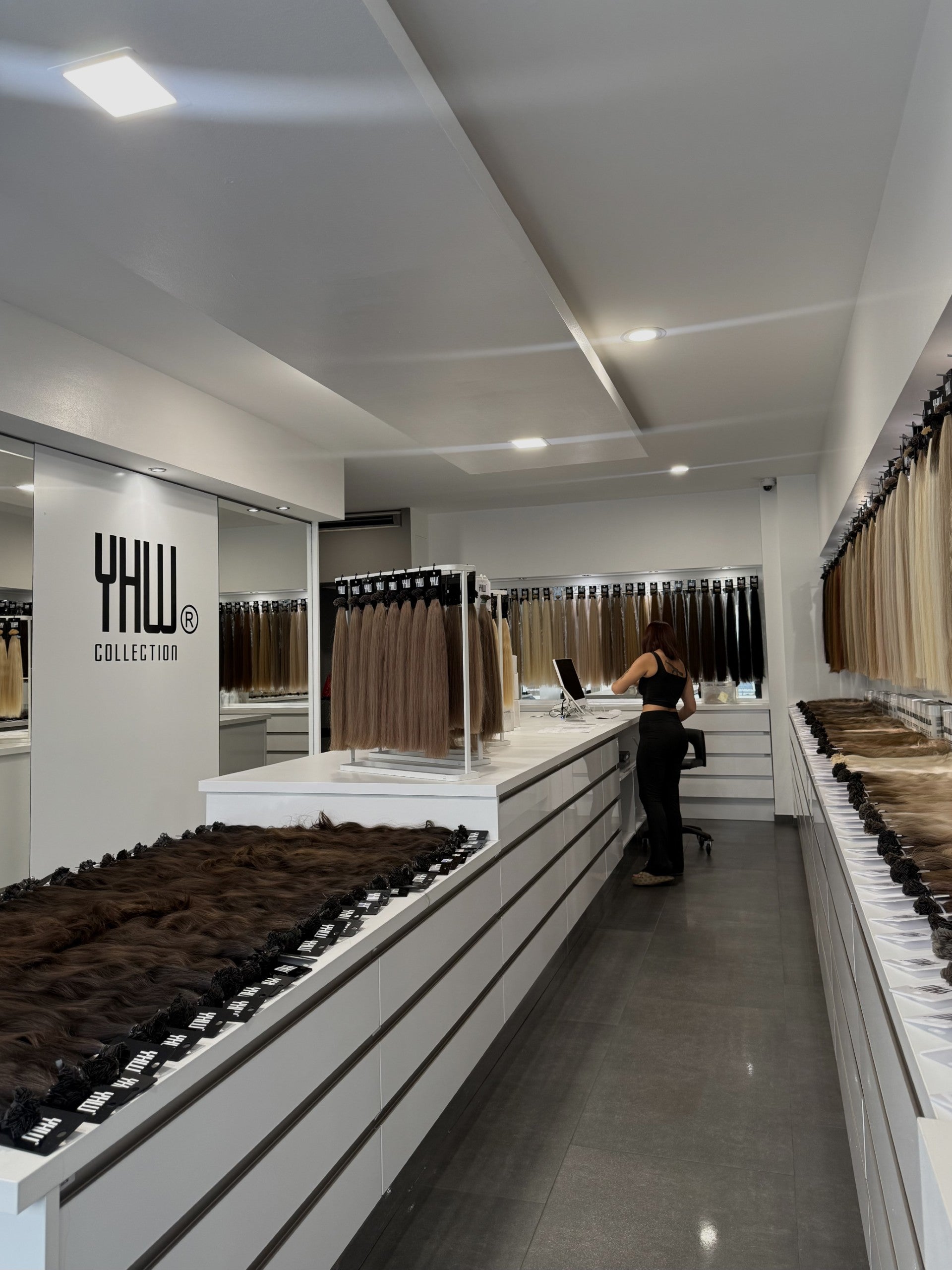 Besuchen Sie unseren YHW® Store in Karlsruhe und entdecken Sie unser vielfältiges Angebot an hochwertigen Haarverlängerung Extensions. Wir sind Ihr Experte für Echthaar Extensions und Tape Extensions.